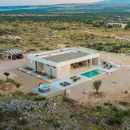 فيلة Alba Private Retreat - Heated Pool, Sauna & Jacuzzi *
