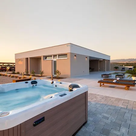 فيلة Alba Private Retreat - Heated Pool, Sauna & Jacuzzi