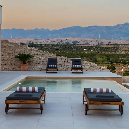 Alba Private Retreat - Heated Pool, Sauna & Jacuzzi فيلة