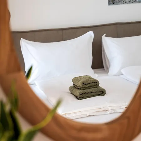 Alba Private Retreat - Heated Pool, Sauna & Jacuzzi