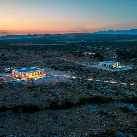 Alba Private Retreat - Heated Pool, Sauna & Jacuzzi