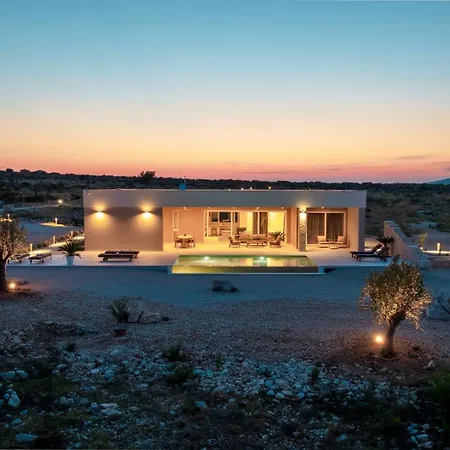 Alba Private Retreat - Heated Pool, Sauna & Jacuzzi Košljun